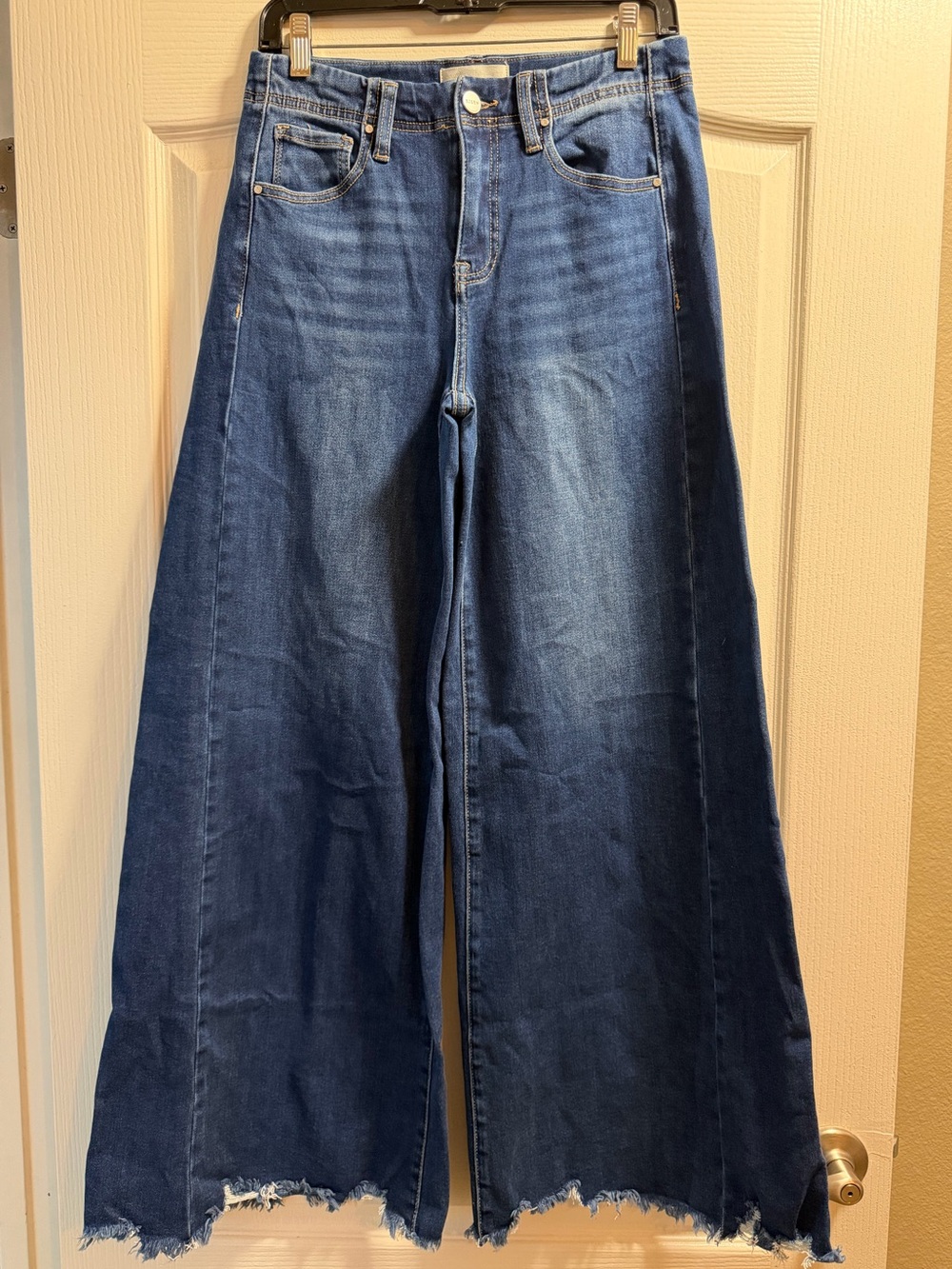 Risen Jeans High Rise Wide Leg Raw Hem Crop 5/27
